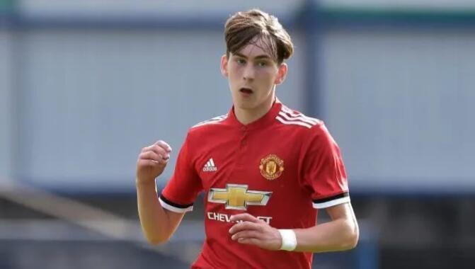  曼联18岁小将加纳破门成队史最年轻进球者  